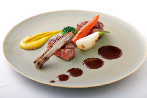メイン「甲州牛ヒレ肉のグリル 赤ワインソース」