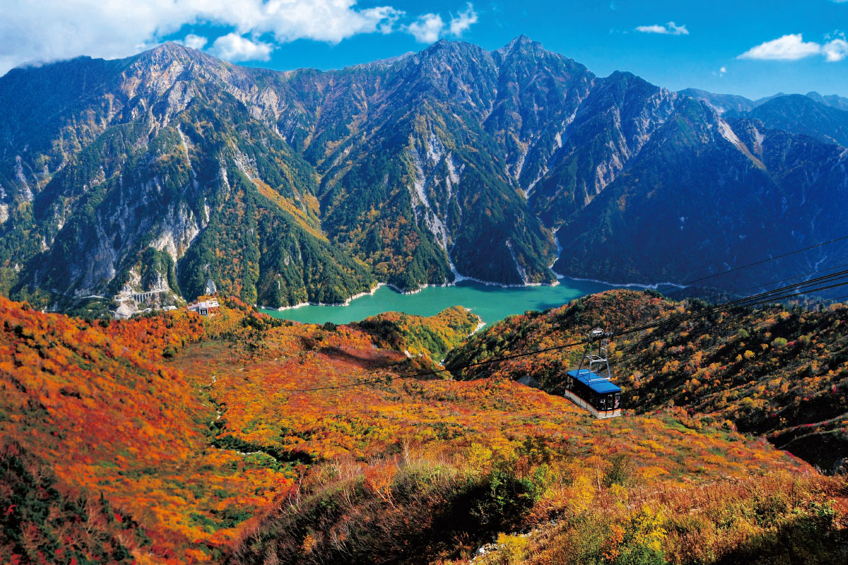 立山黒部アルペンルートで 錦秋の絶景を満喫